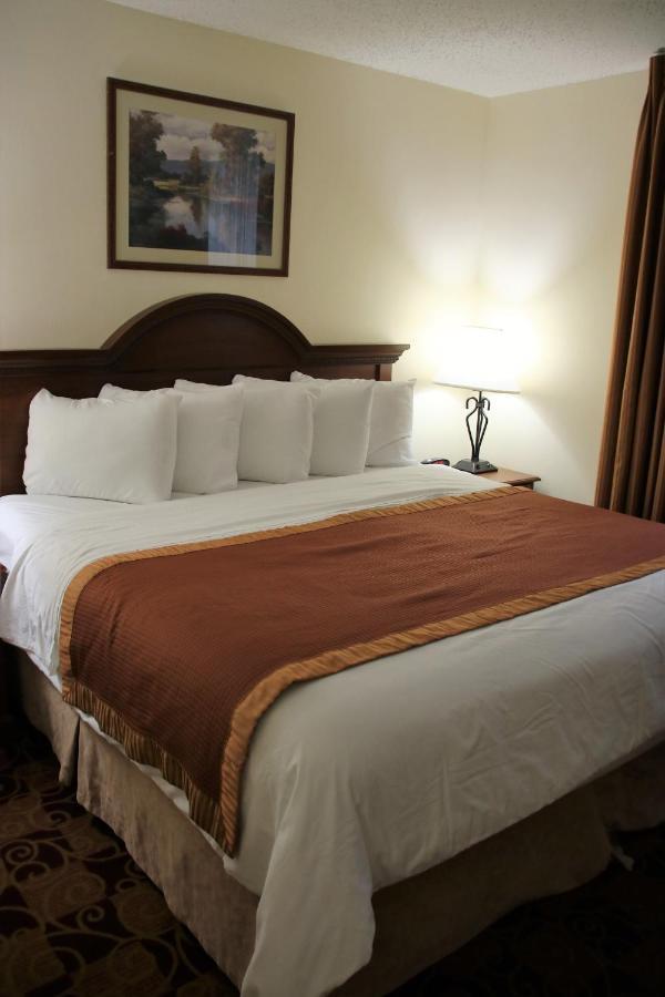 Hawthorn Suites By Wyndham Louisville East Esterno foto