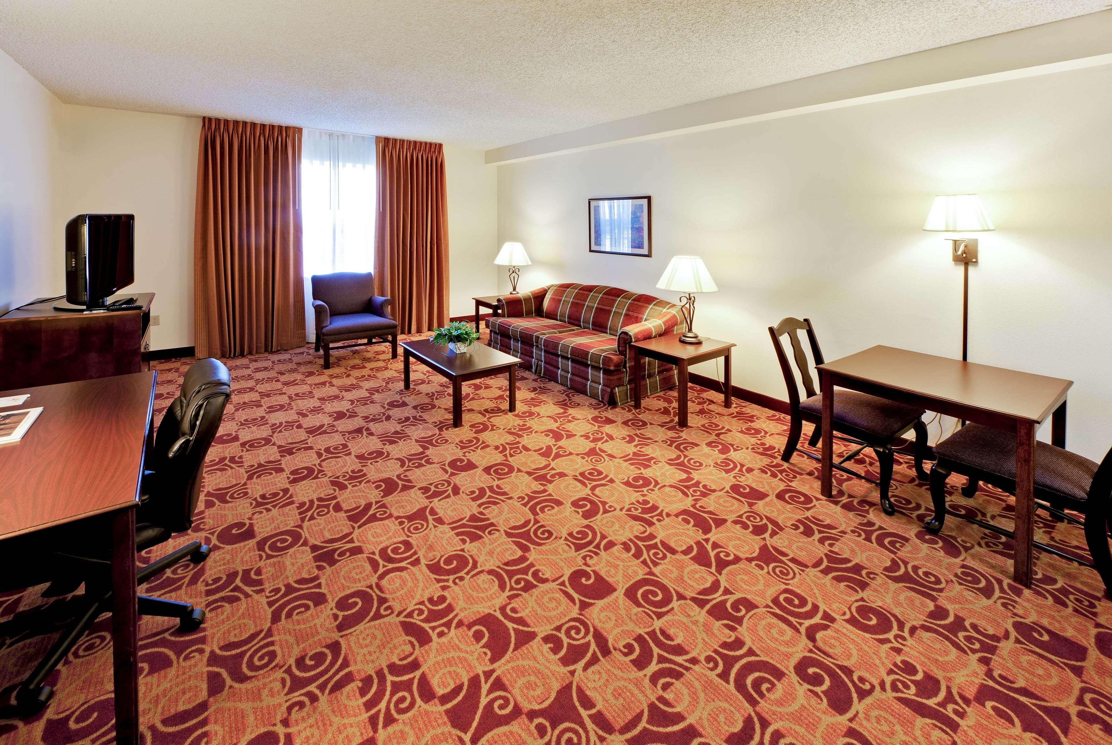 Hawthorn Suites By Wyndham Louisville East Esterno foto